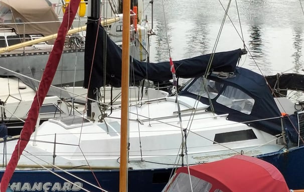 Sprayhood en huik gemaakt door Sisu Repair