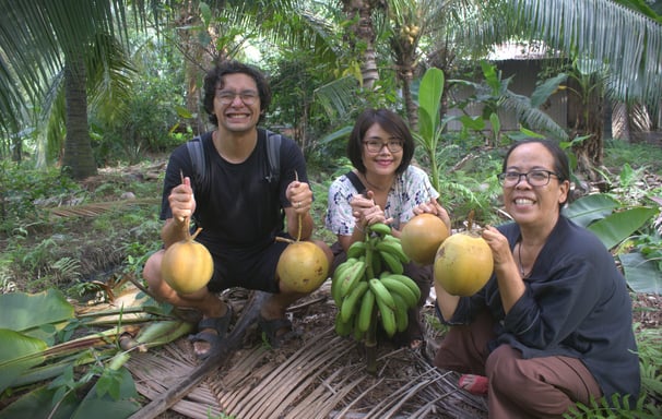 Take a walk through the coconut garden, then head to a lively wet market nearby.
