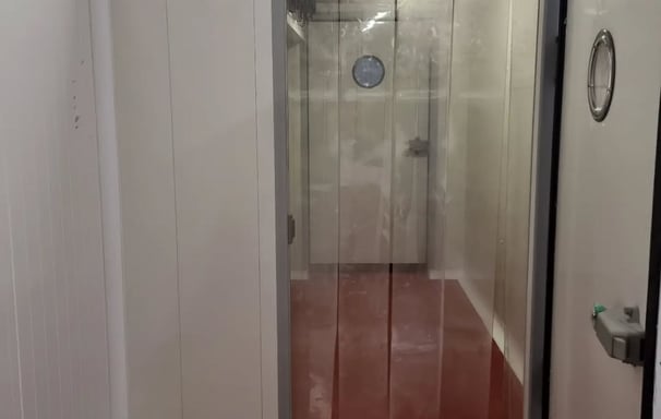 A blast chiller room use for rapid cooling during confectionery production