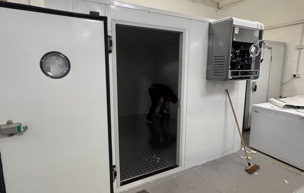 Walk-in Freezer room with wall mounted cooling unit