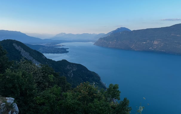 vue sur le lac du Bourget depuis le toit du belvédère à la Chambotte