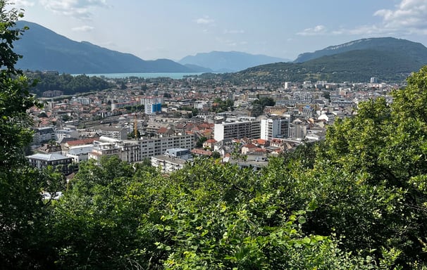 Vue sur Aix les bains depuis le Belvédère du Bois Vidal