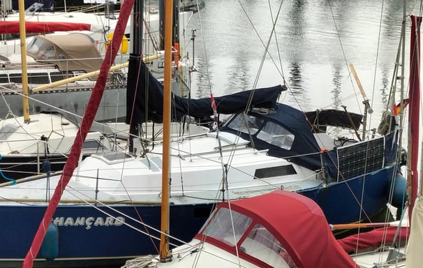Sprayhood en huik gemaakt door Sisu Repair