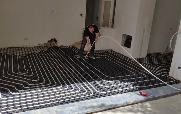 pose de chauffage au sol sur plots à Bruxelles, service proposé par entreprise en construction