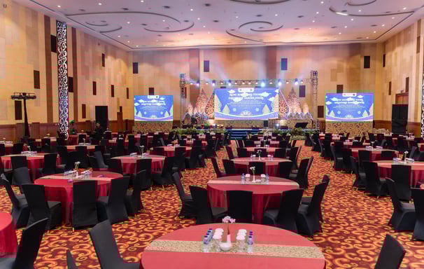 susunan meja untuk makan malam