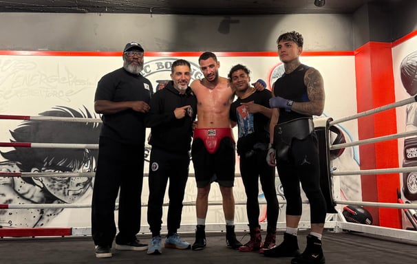 Une équipe de boxeurs et entraineurs