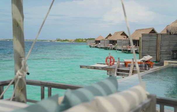 waldorf-astoria-ithaafushi-maldives-overwater-villa-pool-2