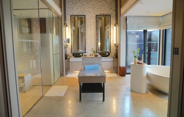 waldorf-astoria-ithaafushi-maldives-villa-bathroom