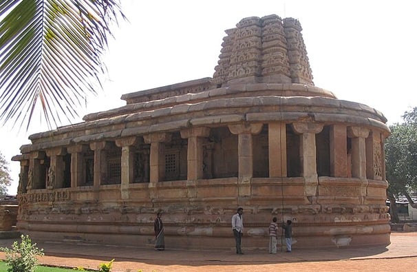 Durga temple Aihole - Hyderabad to Bangalore tour package