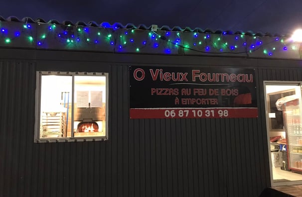 Pizzéria O Vieux Fourneau des Serres du Moulin à côté du mas de l'Enclos du Soleil le Vent