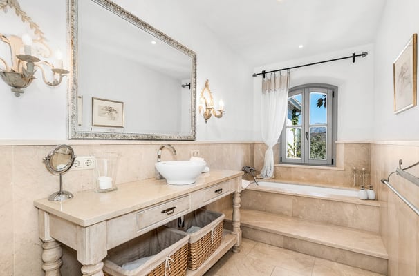 Charming bahtroom at Finca Santa Katerina