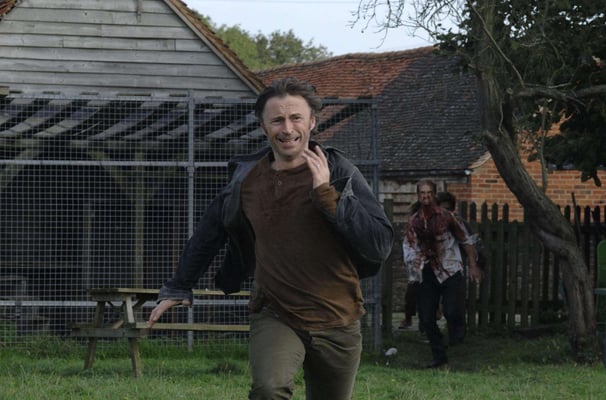 Robert Carlyle as Don trying to escape from zombies in 28 Weeks Later.