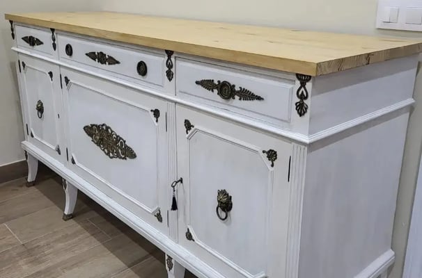 mueble recibidor restaurado con efecto madera y pintura de color gris