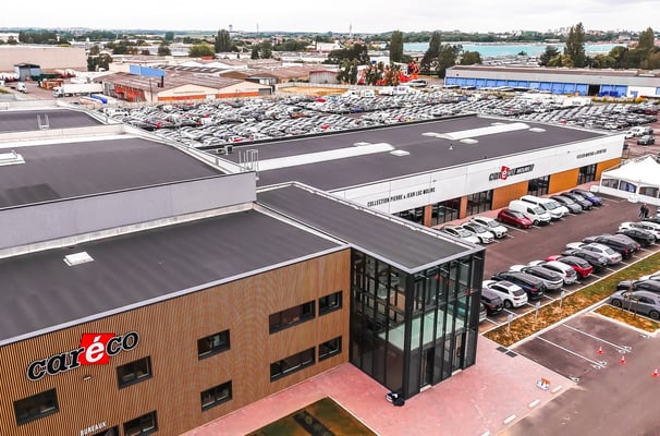 a large building with a lot of cars parked in front of it