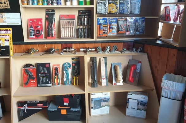 herramientas manuales, ruedas, cerraduras y pegamentos
