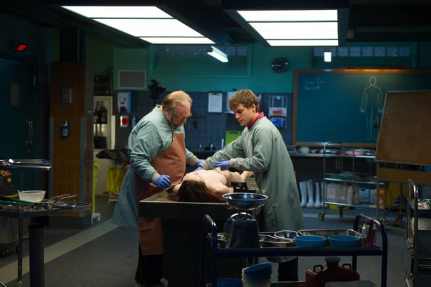 Scene at the funeral home in the movie The Autopsy of Jane Doe