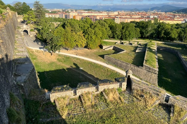 Ravelin of the Kings and Portal of Zumalacarregui