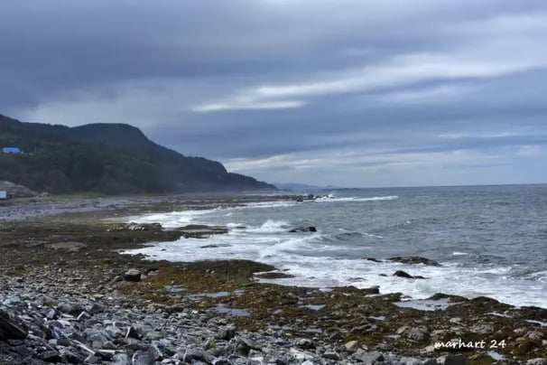 Les Méchins, fleuve, plage.