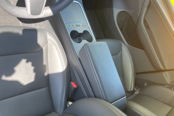 tesla sièges cuir