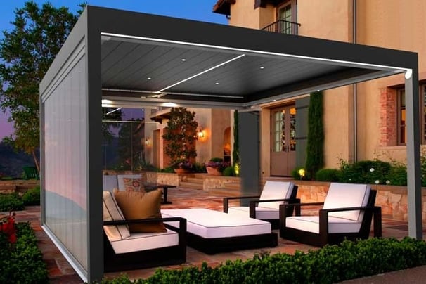 Cerramiento con pérgola bioclimática