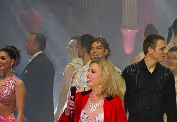 Final du Spectacle Bravo sous le chapiteau du Cirque d'Hiver Bouglione On Tour. Saint Brieuc 2016