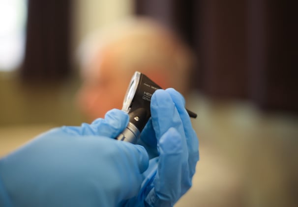 RB Microsuction practitioner using otoscope