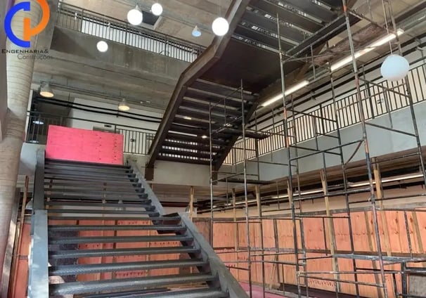 escada construção estrutura metálica