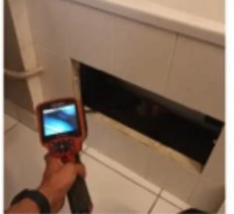 Plombier Inspection camera sous baignoire bac a douche non destructive recherche fuite Saint Priest