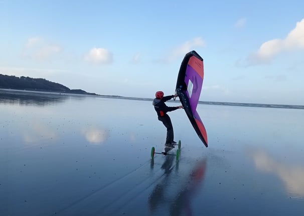 speed wing sur une plage cotentin normandie