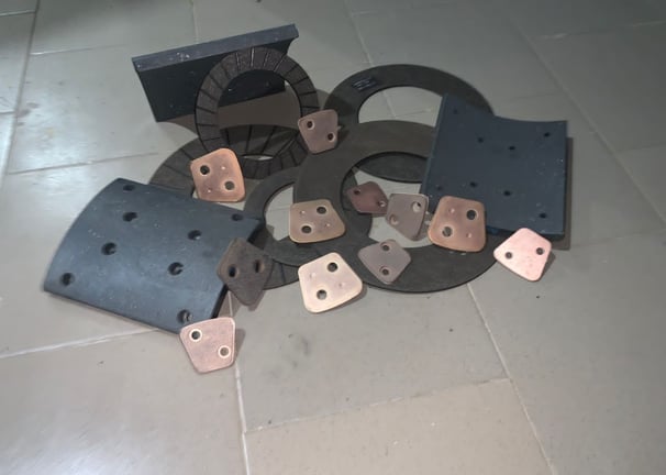 Garnitures de frein, discs d'embrayage 