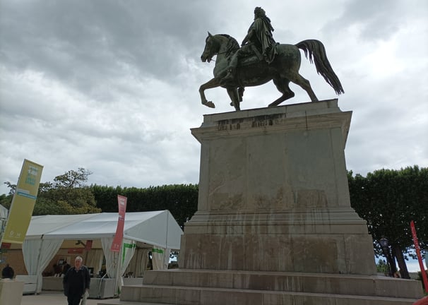 Louis XIV looks on , Parc du Peyrou, Montpellier