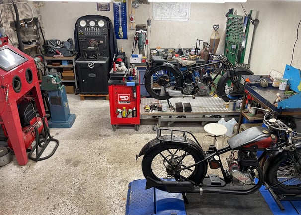 restauration moto ancienne atelier
