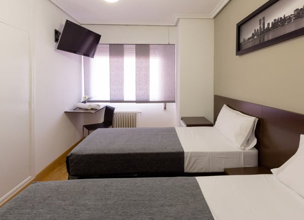 Pensión Laurel Logroño – Habitación doble cómoda y luminosa