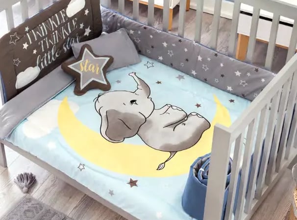 Cunero azul con estampado de elefante modelo Elephant de la marca Vianney