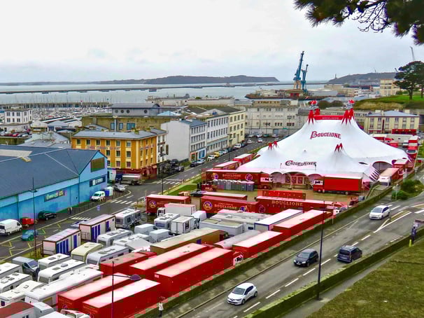 Vue du Cirque d'Hiver Bouglione depuis le Cours Dajot à Brest