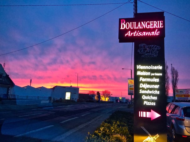 à l'aube sur la route du Cirque Bouglione