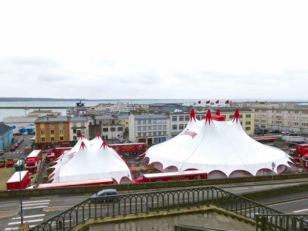 Vue du Cirque d'Hiver Bouglione depuis le Cours Dajot à Brest