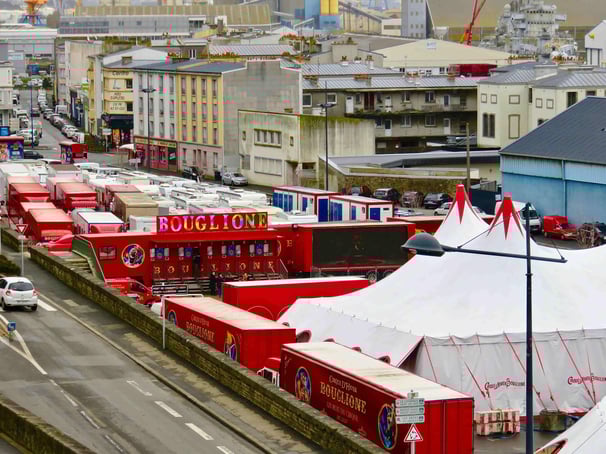 Vue du Cirque d'Hiver Bouglione depuis le Cours Dajot à Brest