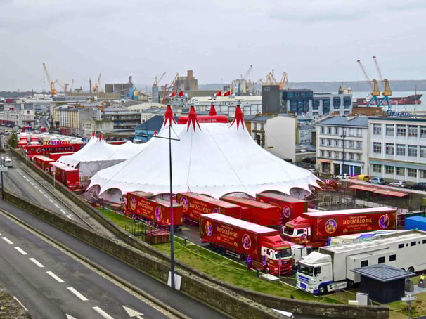 Vue du Cirque d'Hiver Bouglione depuis le Cours Dajot à Brest