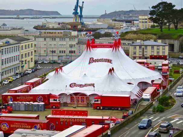 Vue du Cirque d'Hiver Bouglione depuis le Cours Dajot à Brest