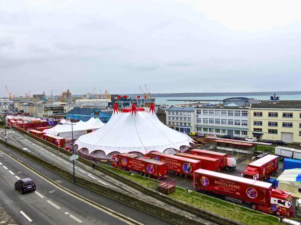 Vue du Cirque d'Hiver Bouglione depuis le Cours Dajot à Brest