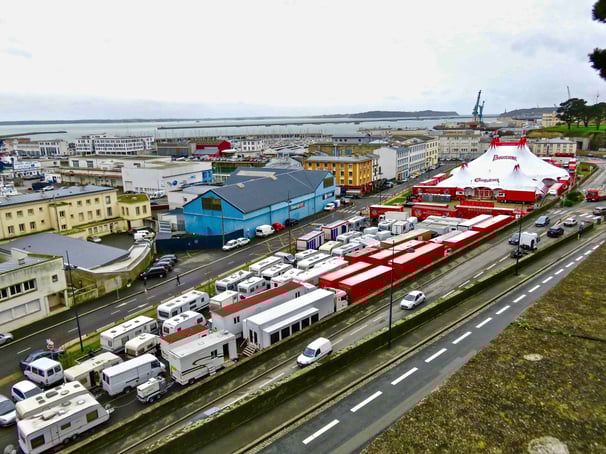Vue du Cirque d'Hiver Bouglione depuis le Cours Dajot à Brest