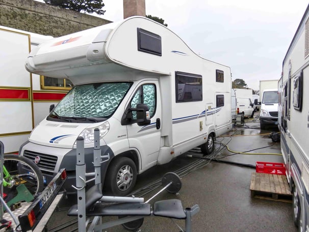 le camping-car de Joël Rehde au Cirque d'Hiver Bouglione On Tour à Brest