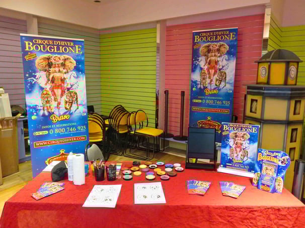 animation maquillage au stand Bouglione, au Centre Commercial Jean Jaurès à Brest