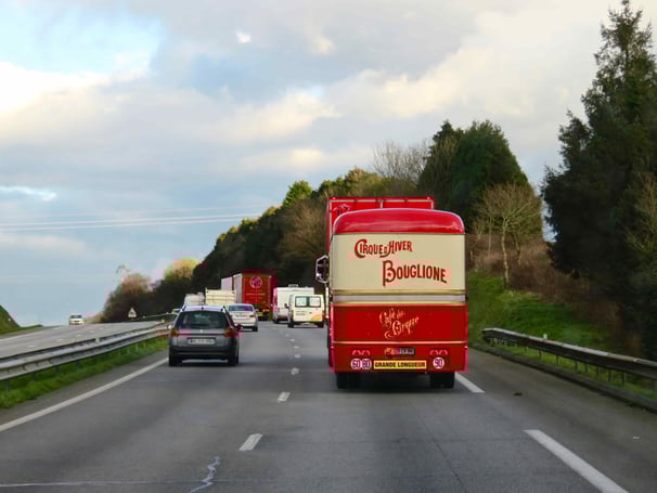 en route pour Lorient avec les convois du Cirque d'hiVer Bouglione et Joël Rehde en 2016