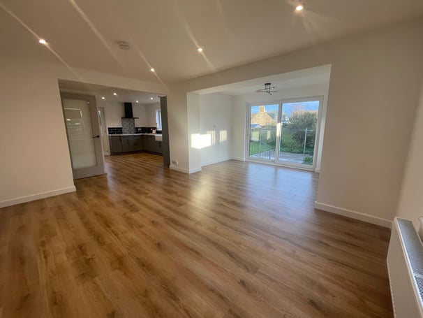 Open plan kitchen and lounge