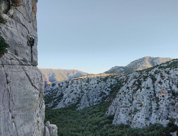 stage escalade en sardaigne Damien en tête