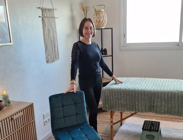 Local intérieur avec masseuse - Instant Présent