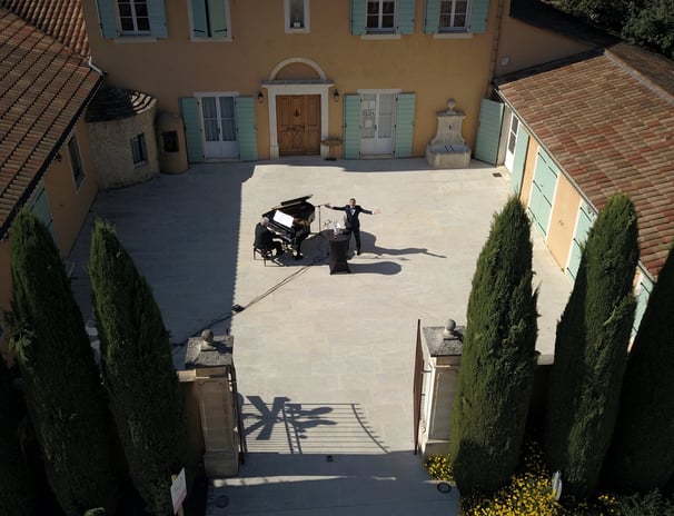 Macaluso chanteur ténor récital dans les vignes