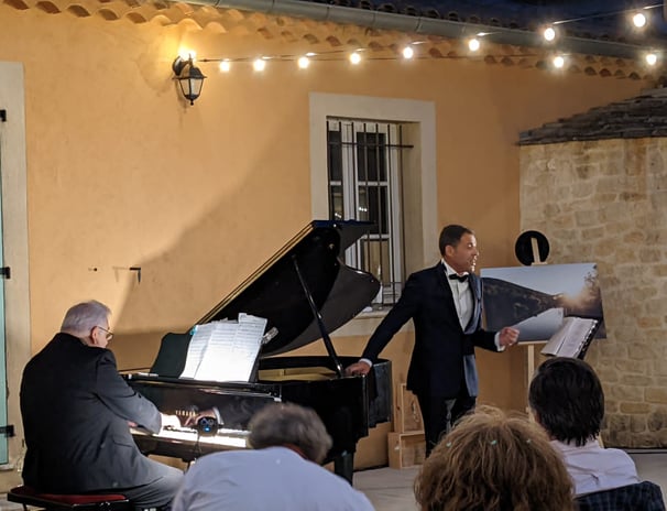 Macaluso récital dans les vignes